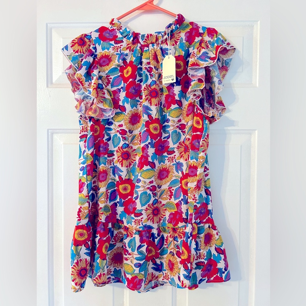 Women’s Jodifl Top with flutter sleeves
